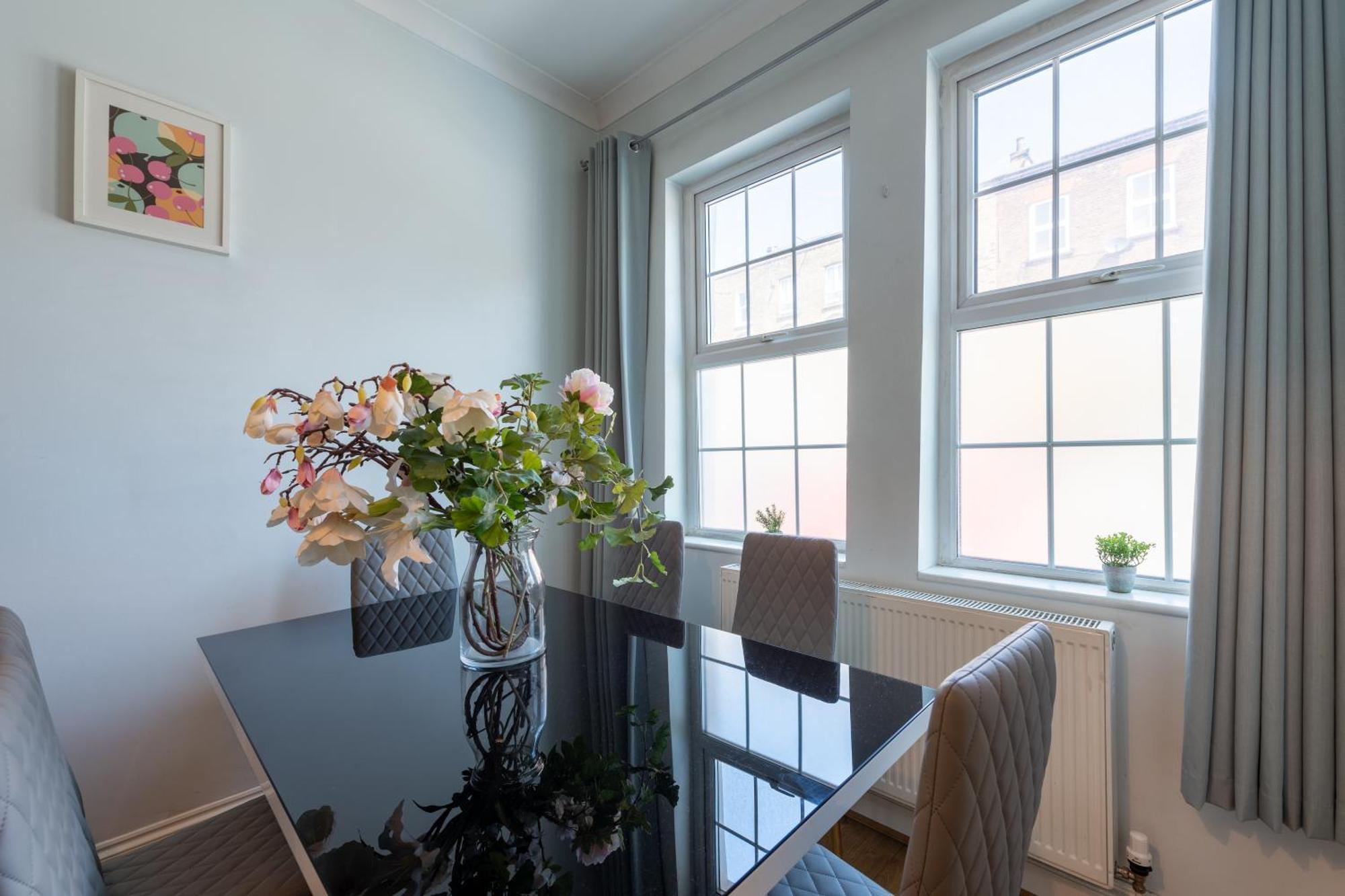 לונדון Spacious Comfy 2Br Flat מראה חיצוני תמונה