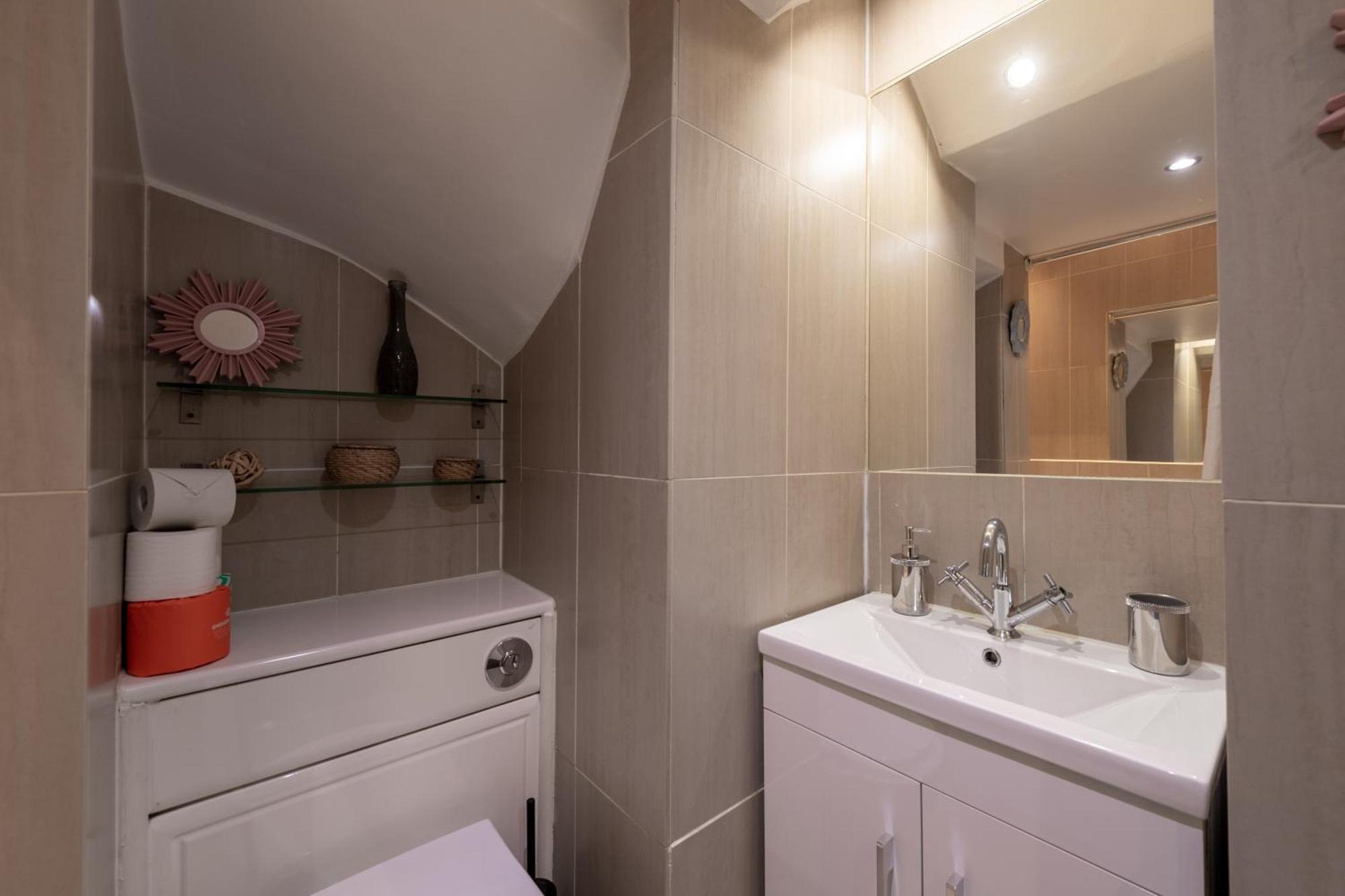 לונדון Spacious Comfy 2Br Flat מראה חיצוני תמונה